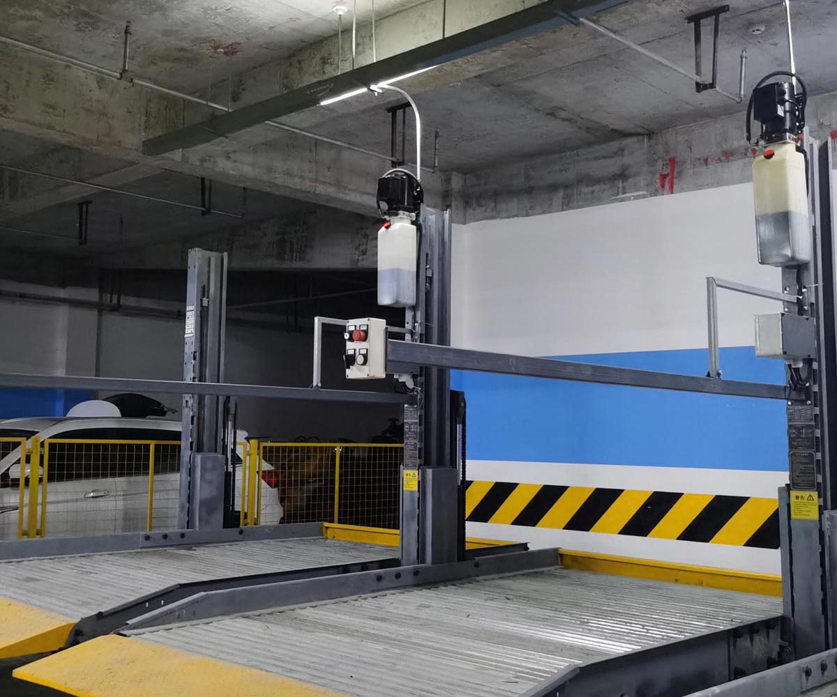 东兴通过车库配有的光电检测可以有效的控制车辆的停放位置